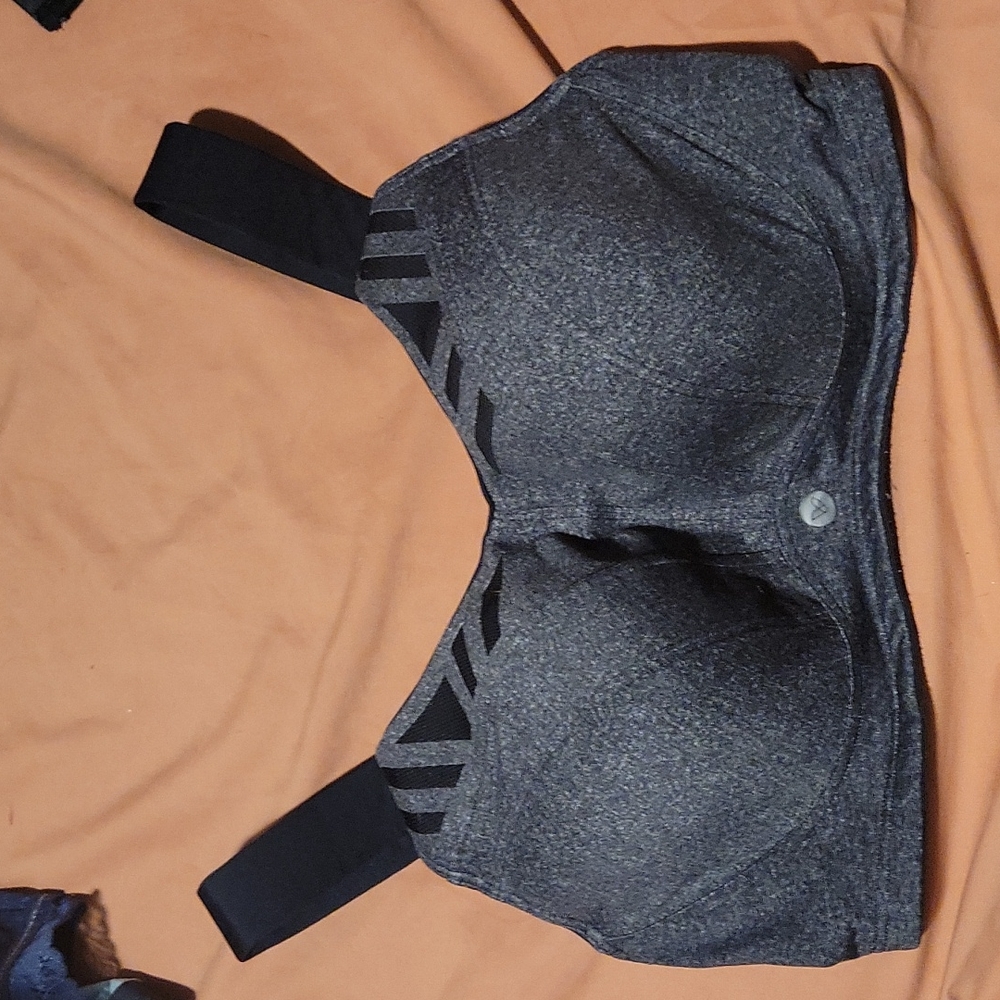 38DDD Livi Sports bra high impact